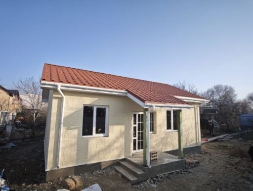 Наружная отделка дома из СИП в Севастополе. Проифасадные плиты.