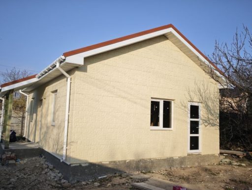Наружная отделка дома из СИП в Севастополе. Проифасадные плиты.